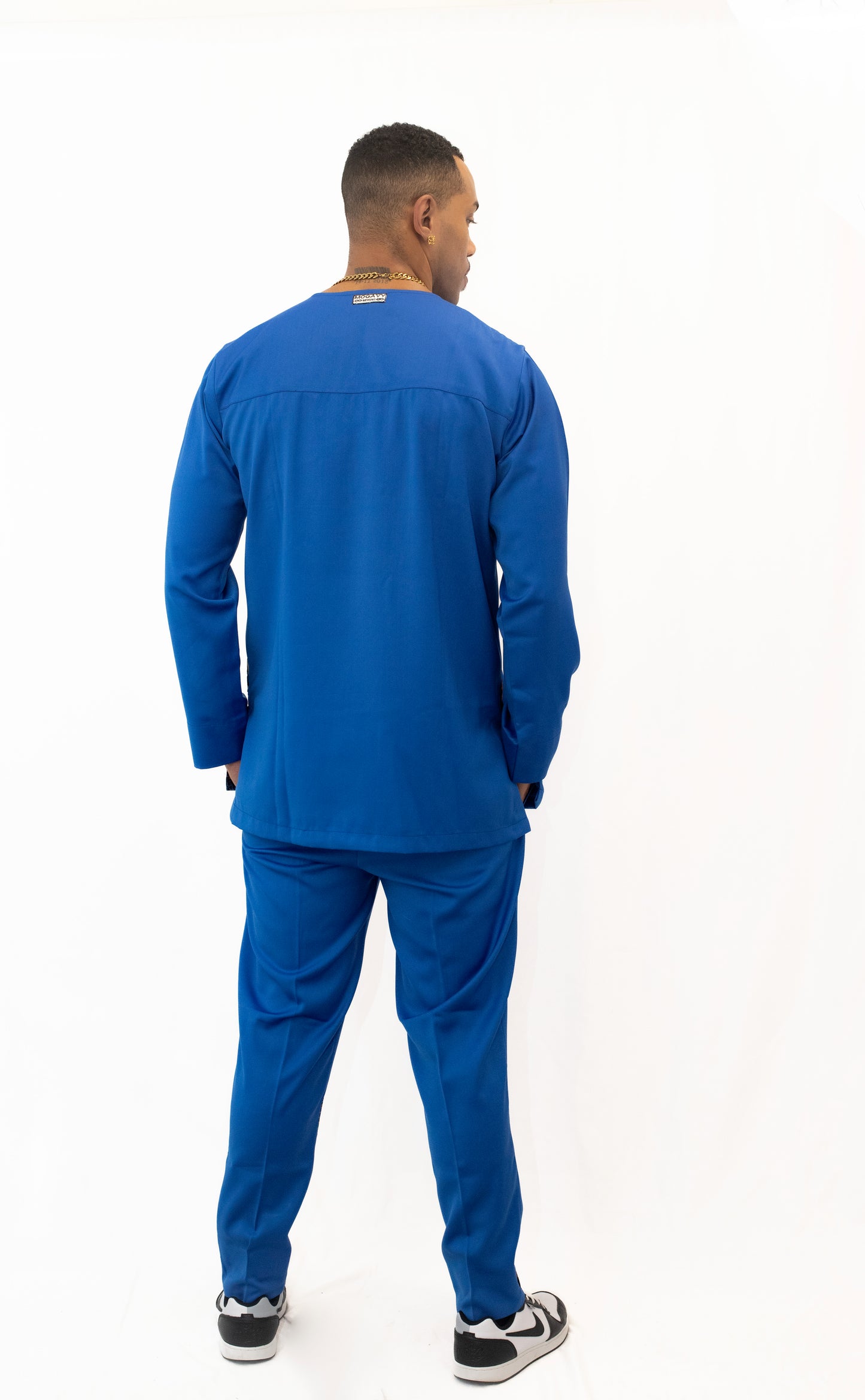 Ensemble Bleu à Manches Longues avec Détails en Pagne Africain