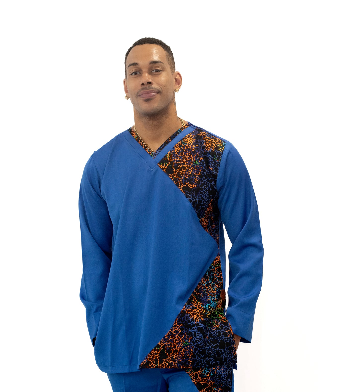 Ensemble Bleu à Manches Longues avec Détails en Pagne Africain