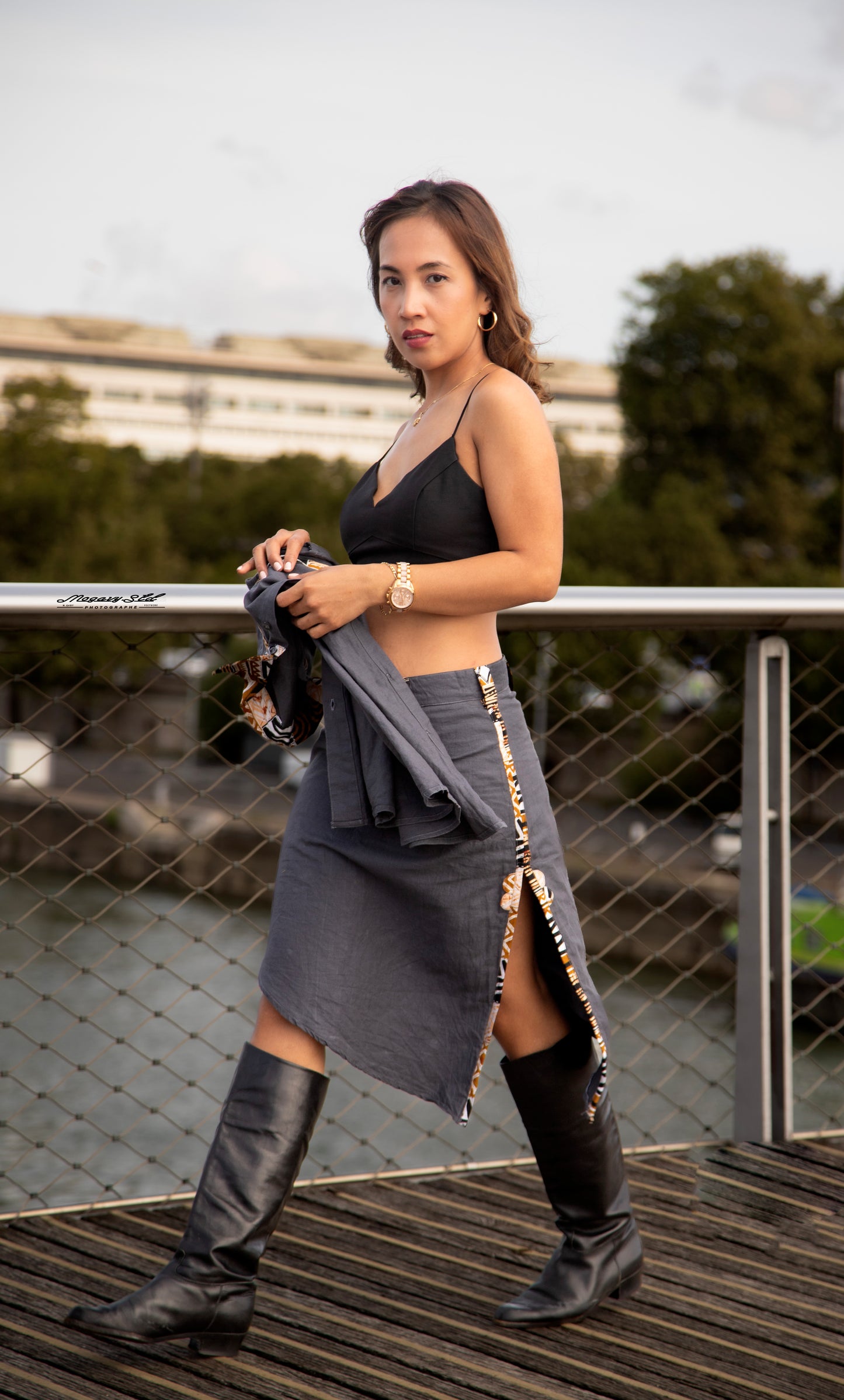 Ensemble Femme Élégance Ethnique – Gris & Pagne Africain