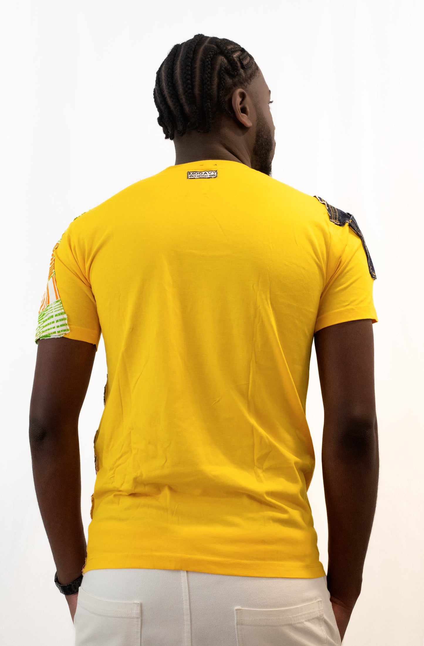T-shirt jaune Customisé avec Tissus et Pagnes Africains