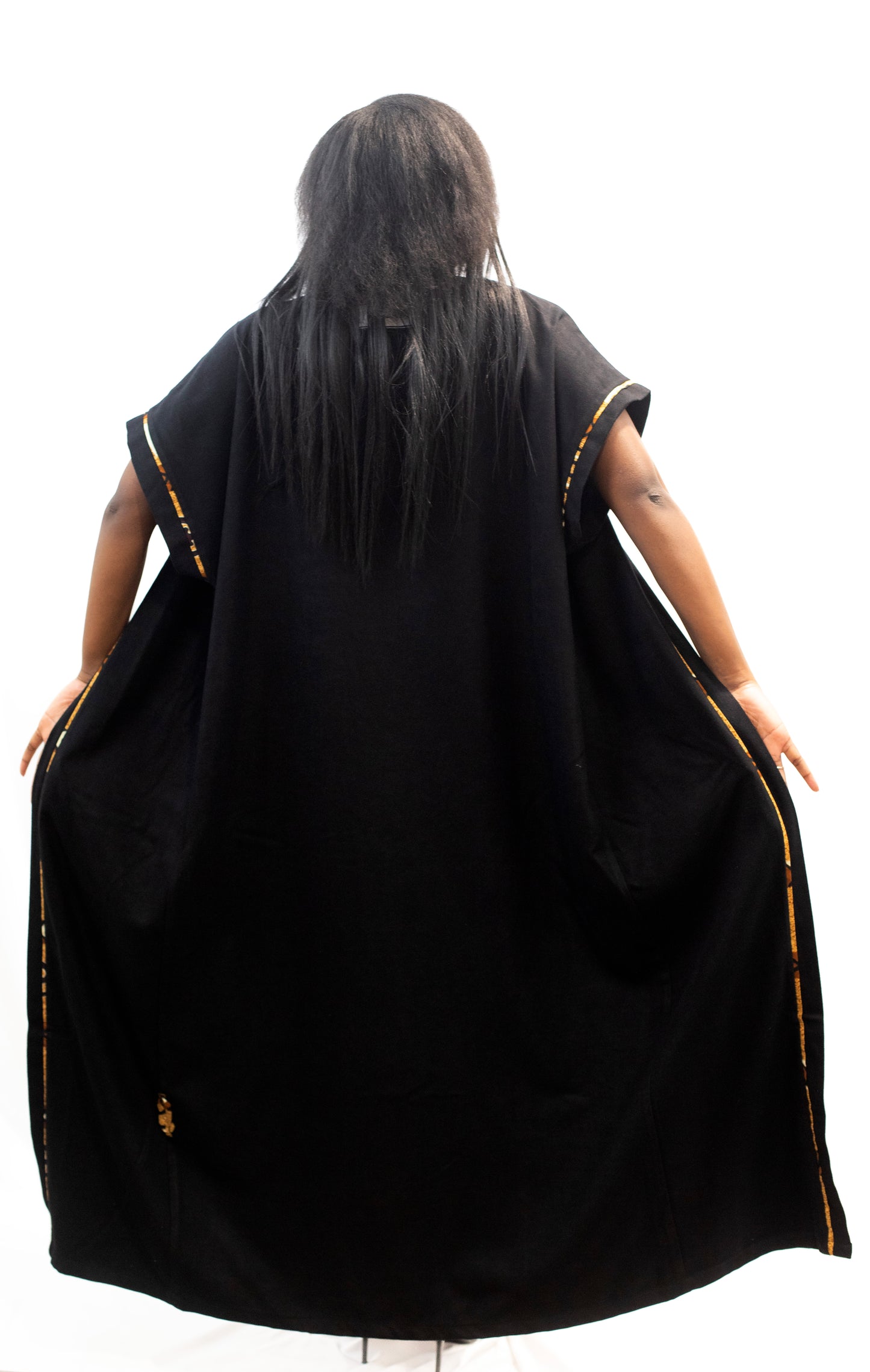 Long kimono en cachemire noir avec design en pagne africain