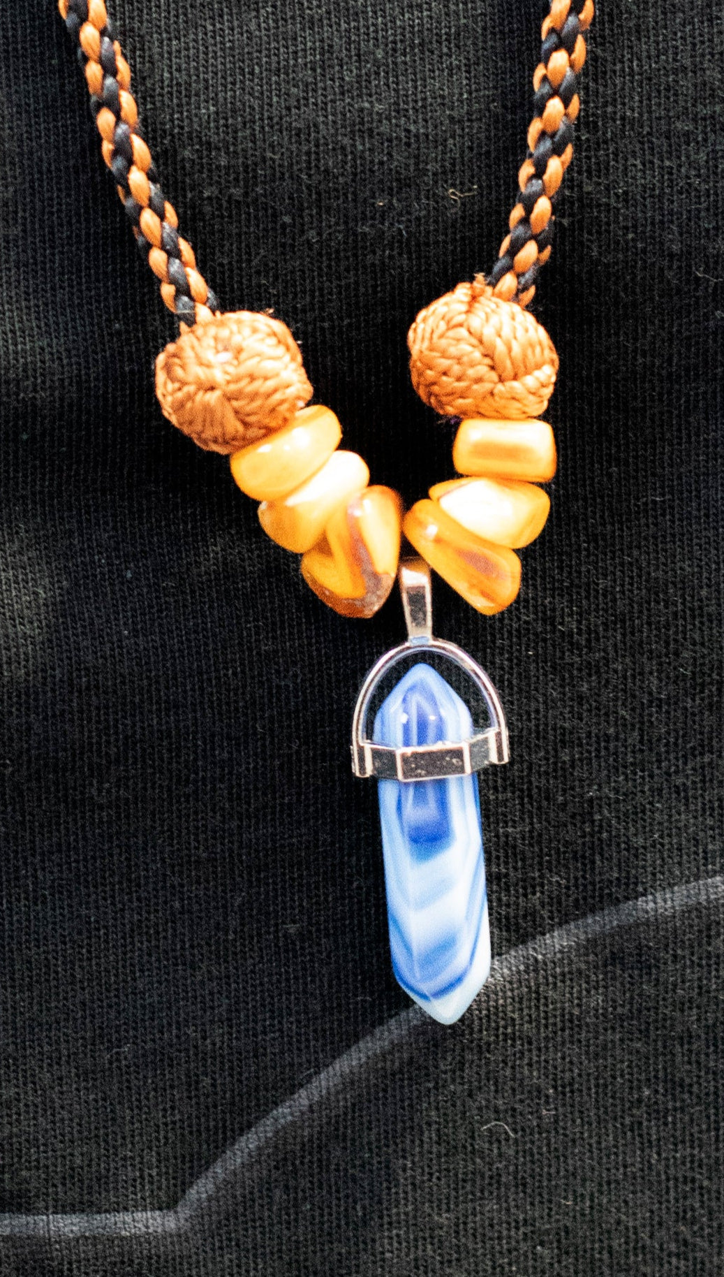 Collier en soie tissée & cristal de quartz Bleu et Blanc
