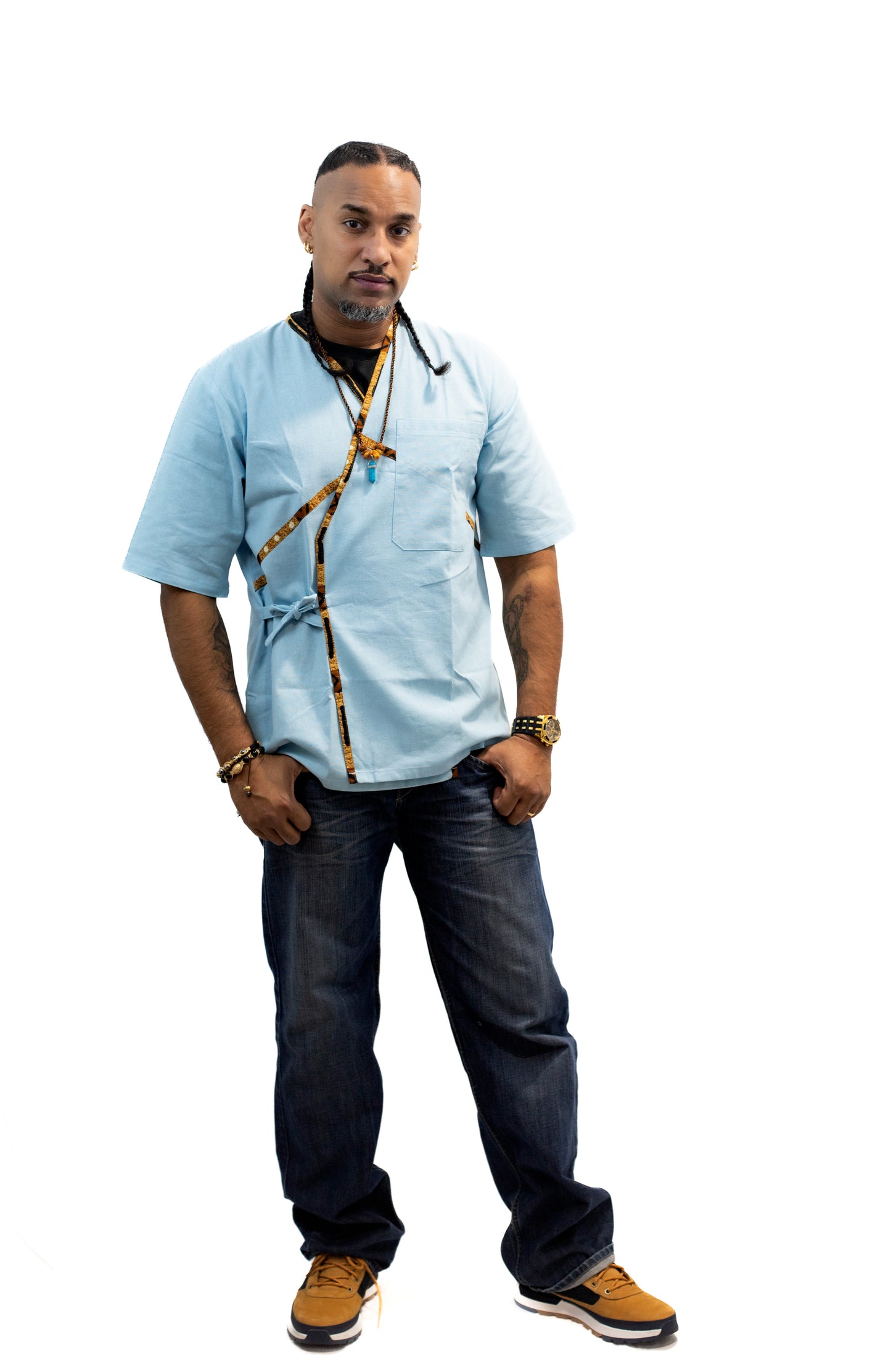 Gilet habillé Homme – bleu ciel en pur lin, détails en pagne africain