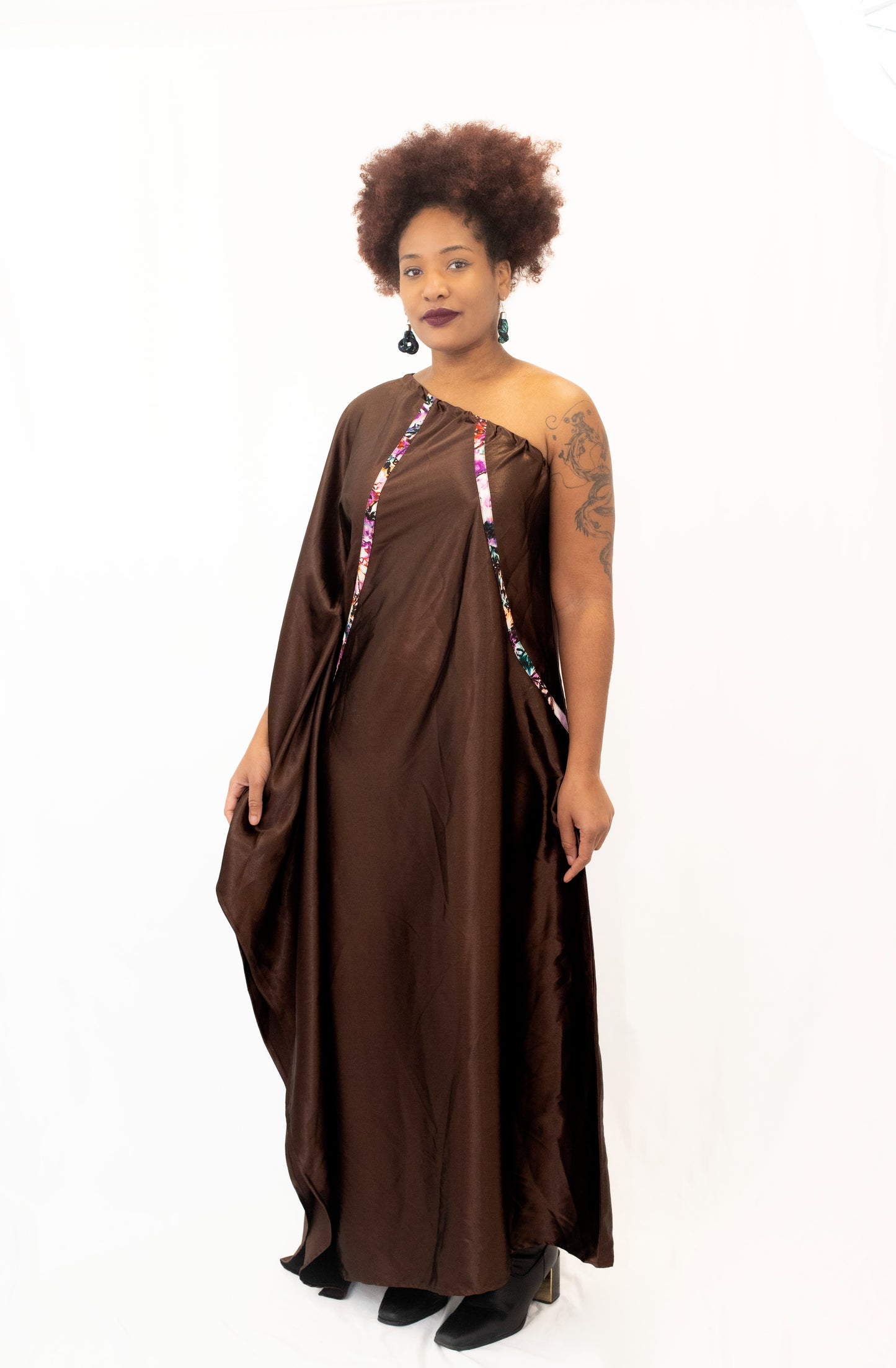 Robe asymétrique "Terre d’élégance" – Création Artisanale MOGAVY.Sewing
