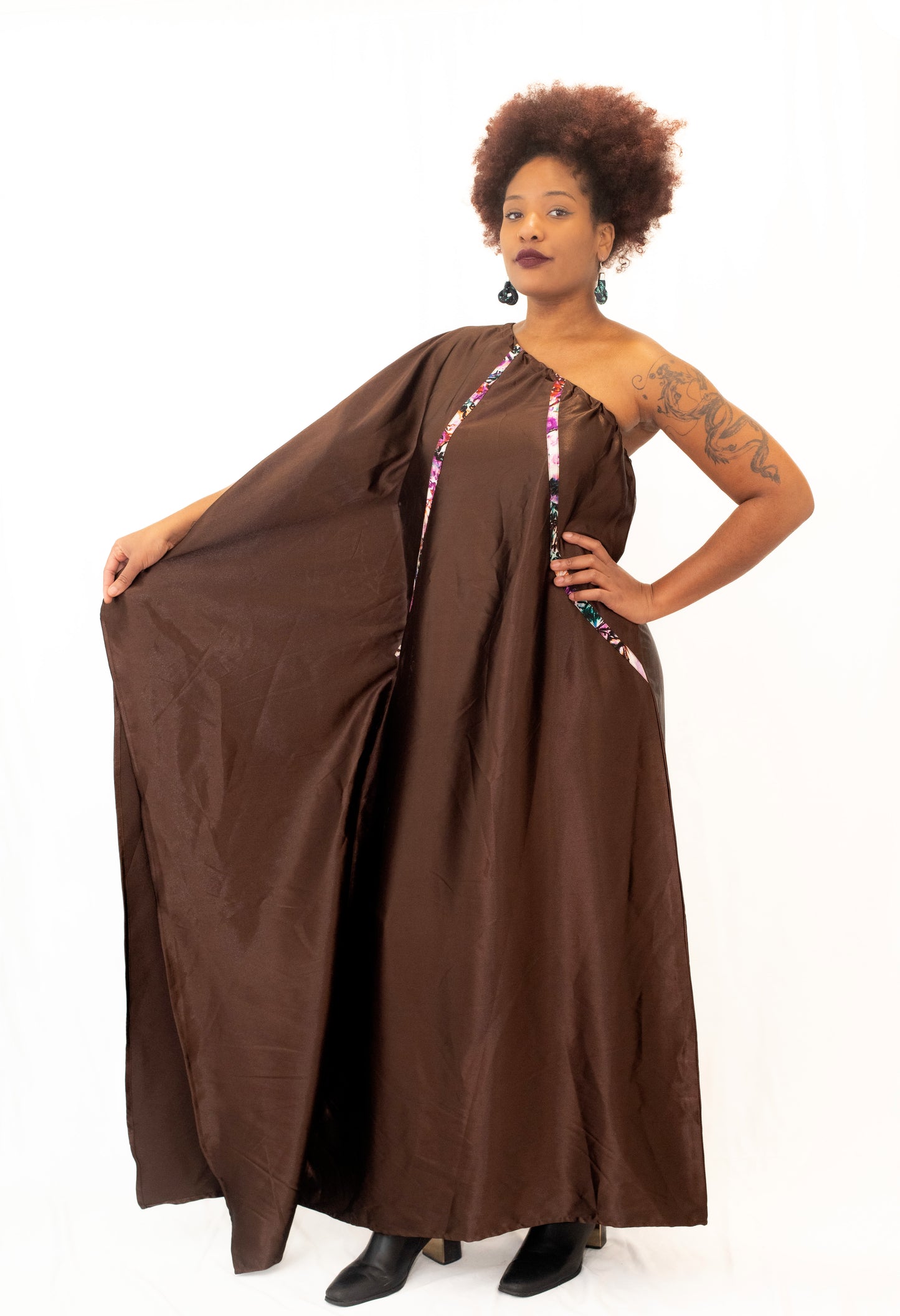 Robe asymétrique "Terre d’élégance" – Création Artisanale MOGAVY.Sewing