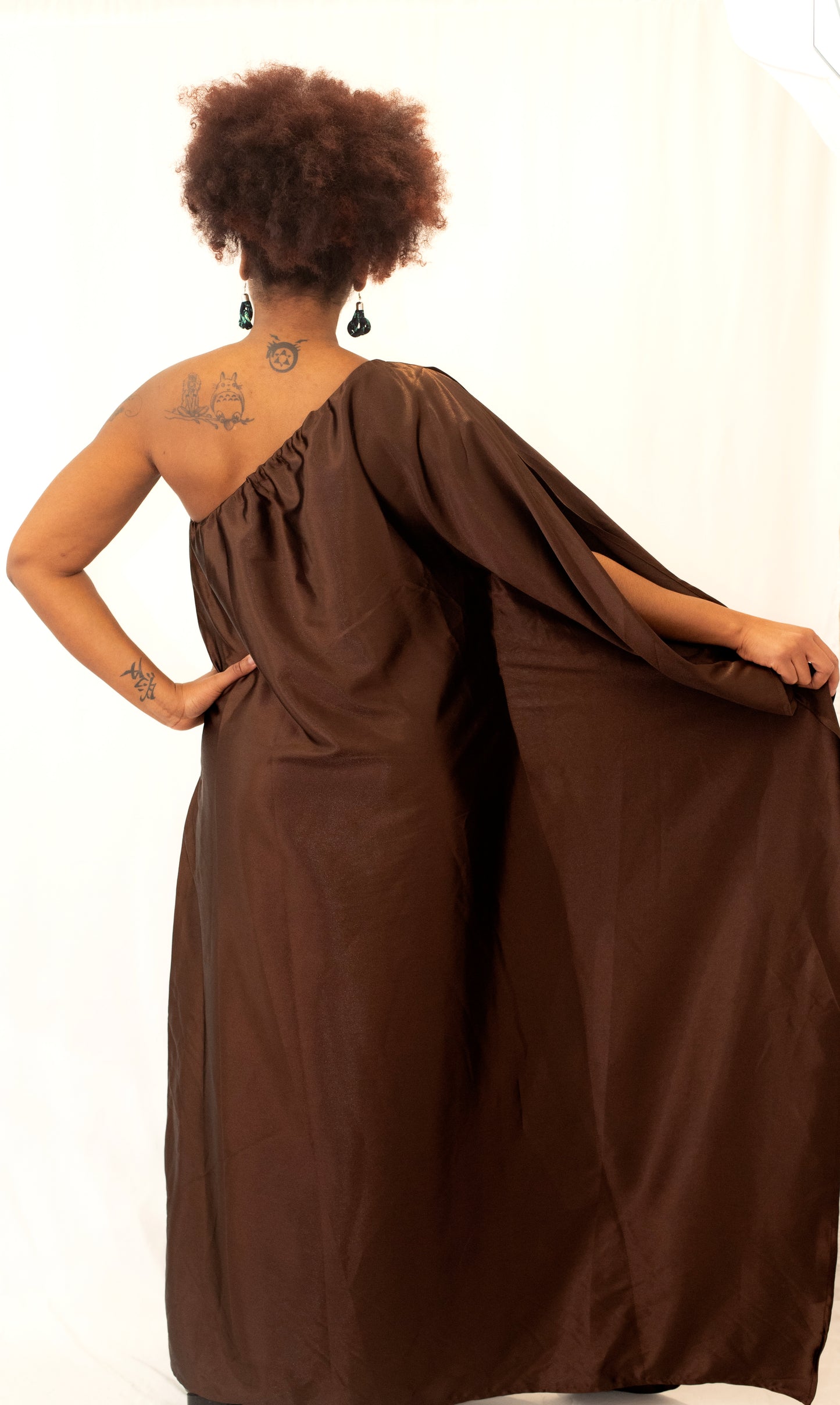Robe asymétrique "Terre d’élégance" – Création Artisanale MOGAVY.Sewing