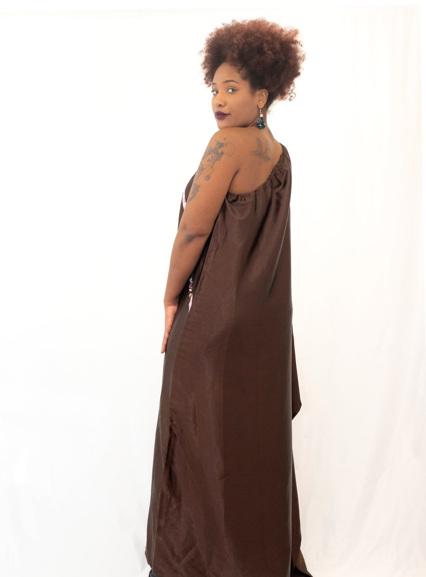 Robe asymétrique "Terre d’élégance" – Création Artisanale MOGAVY.Sewing