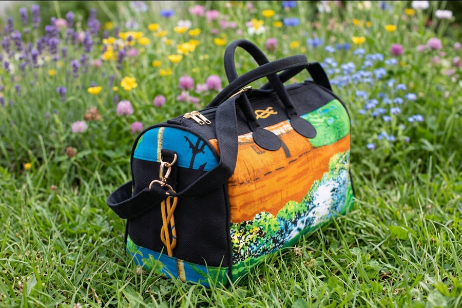 Sac de voyage & sport artisanal en toile de jute et pagne africain. Collection horizon