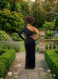 Robe Asymétrique – "Bold Elégance"