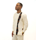 Ensemble blanc manche longue et pantalon avec détails en pagne africain.
