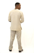 Ensemble blanc manche longue et pantalon avec détails en pagne africain.