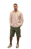 Ensemble homme deux tons – chemise et bermuda avec de légers détails en pagne africain