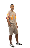 Ensemble chemise col rond & bermuda homme – Sable & détails en pagne africain.