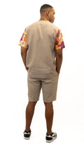 Ensemble chemise col rond & bermuda homme – Sable & détails en pagne africain.