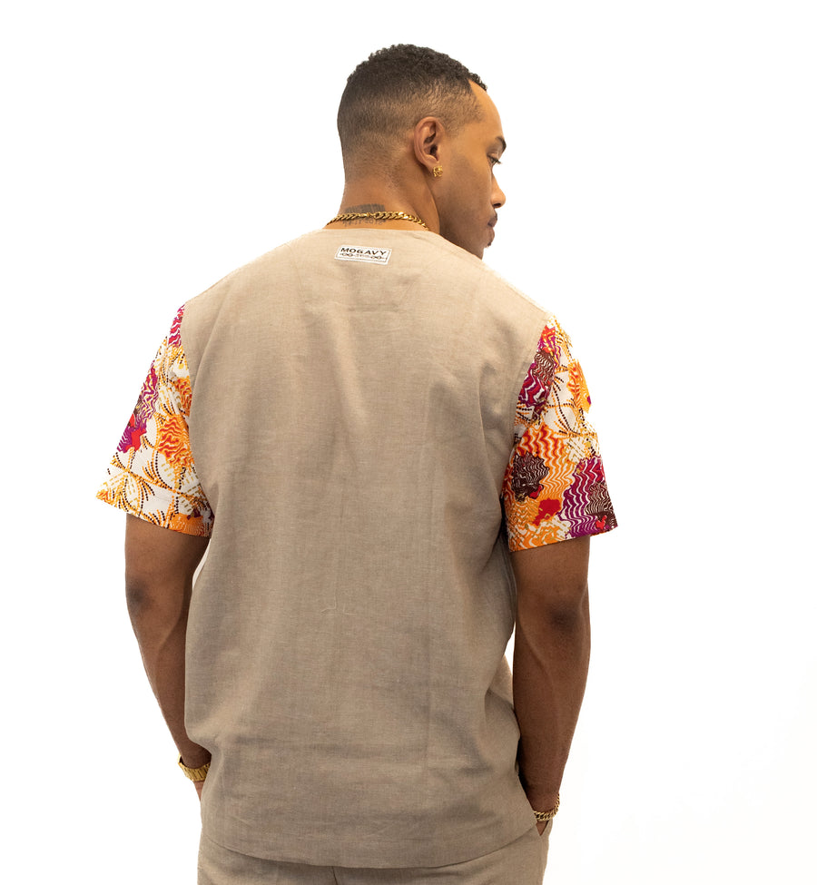 Ensemble chemise col rond & bermuda homme – Sable & détails en pagne africain.