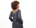 Ensemble Tunique Longue et Pantalon avec design en Pagne Africain – Gris Clair