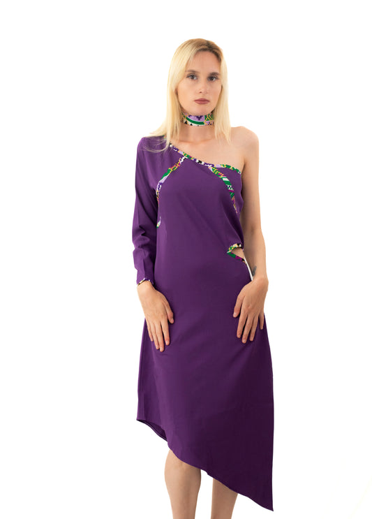 Robe de Soirée Violette avec détails en Pagne Africain – Asymétrique et Élégante