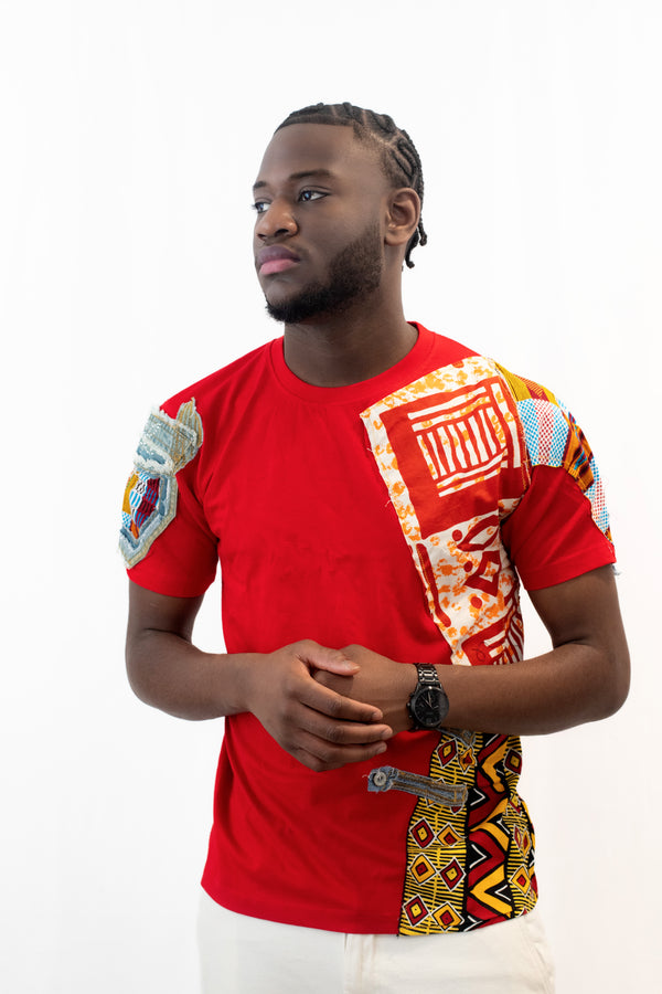 T-shirt rouge customisé avec tissus et pagnes africains