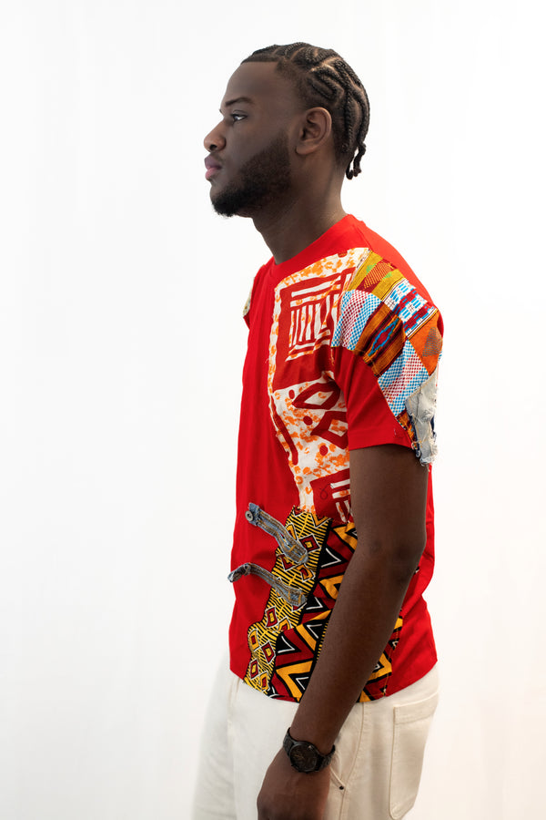 T-shirt rouge customisé avec tissus et pagnes africains