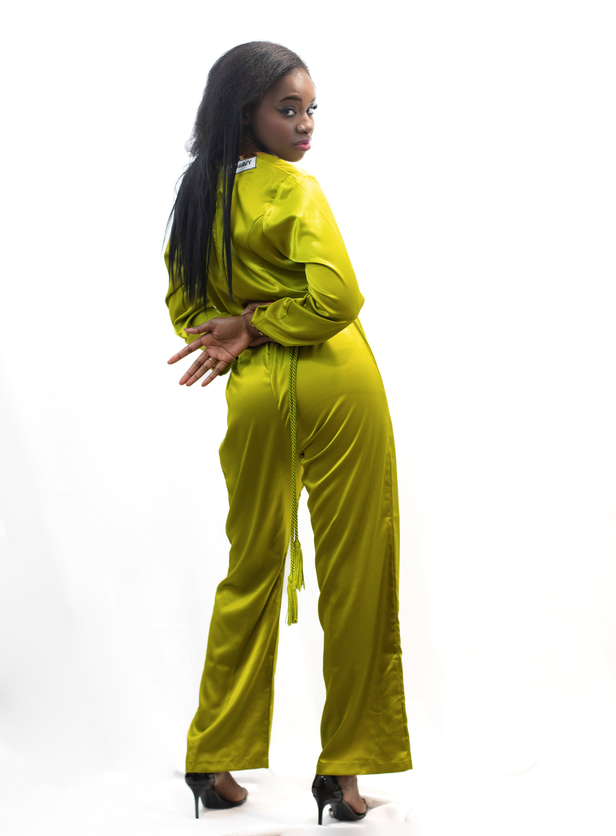Combinaison verte en pantalon, satin de soie avec ceinture artisanale - Confection artisanale