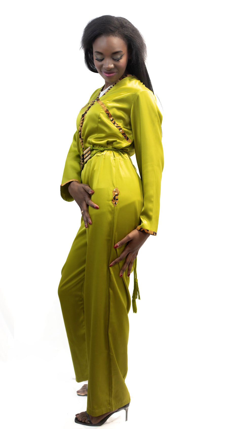 Combinaison verte en pantalon, satin de soie avec ceinture artisanale - Confection artisanale