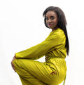 Combinaison verte en pantalon, satin de soie avec ceinture artisanale - Confection artisanale
