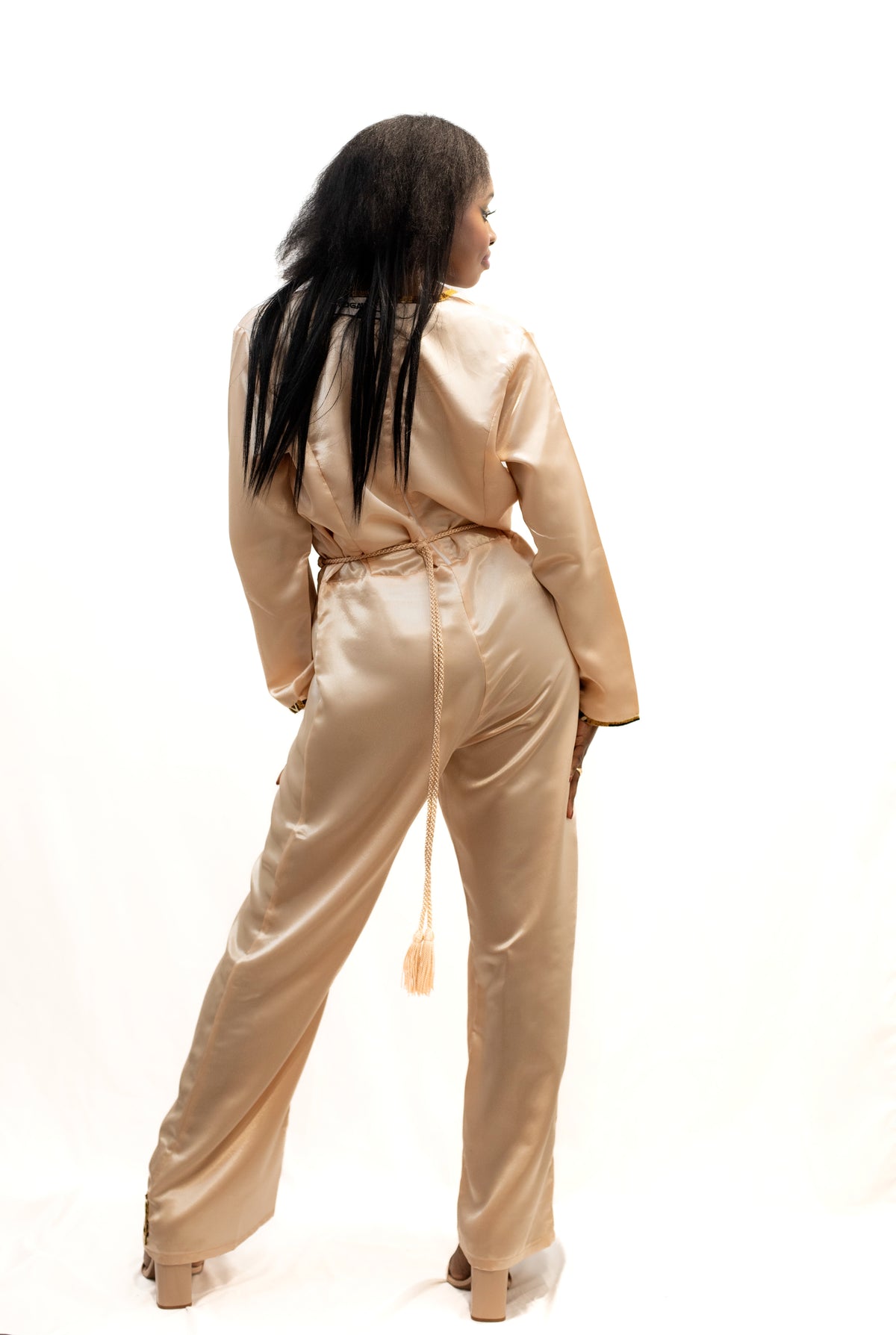 Combinaison pantalon pink nude satinée avec détails en pagne africain - Confection artisanale