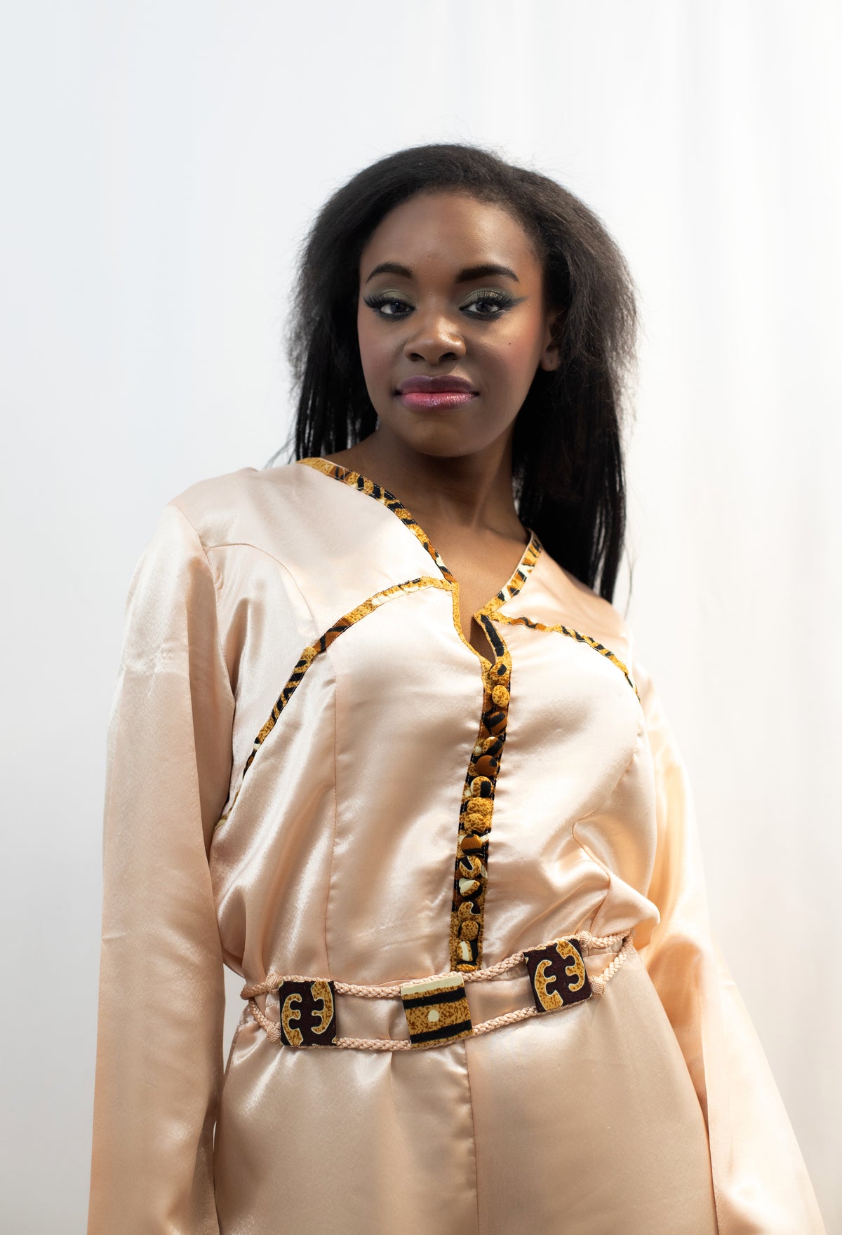 Combinaison pantalon pink nude satinée avec détails en pagne africain - Confection artisanale