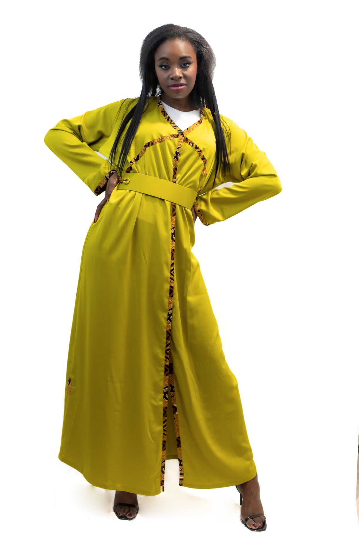 Robe caftan croisée verte avec touche de pagne africain