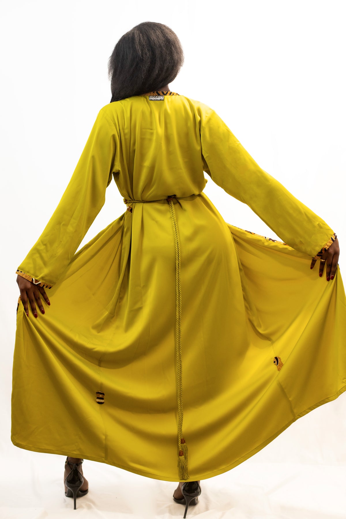 Robe caftan croisée verte avec touche de pagne africain