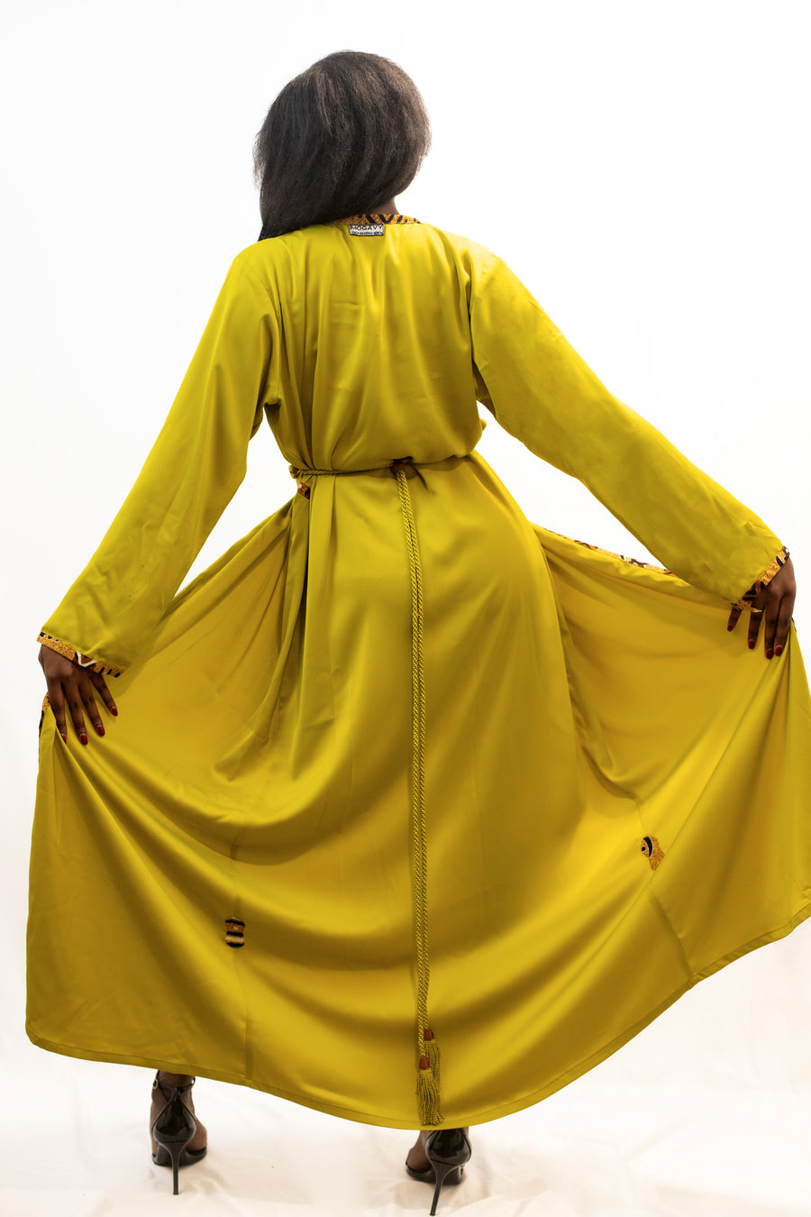 Robe caftan croisée verte avec touche de pagne africain