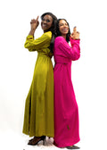 Robe caftan croisée verte avec touche de pagne africain
