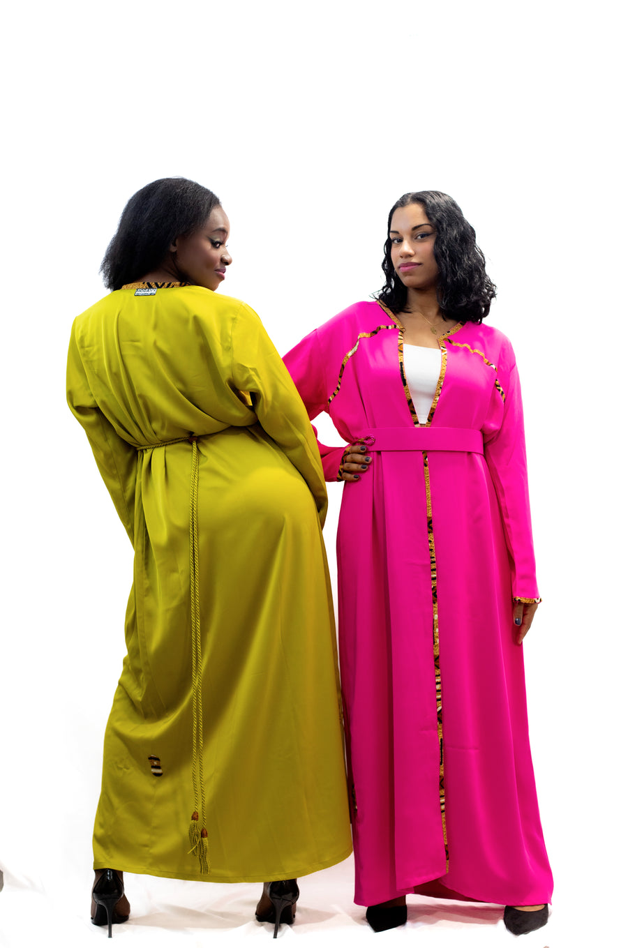 Robe caftan croisée verte avec touche de pagne africain