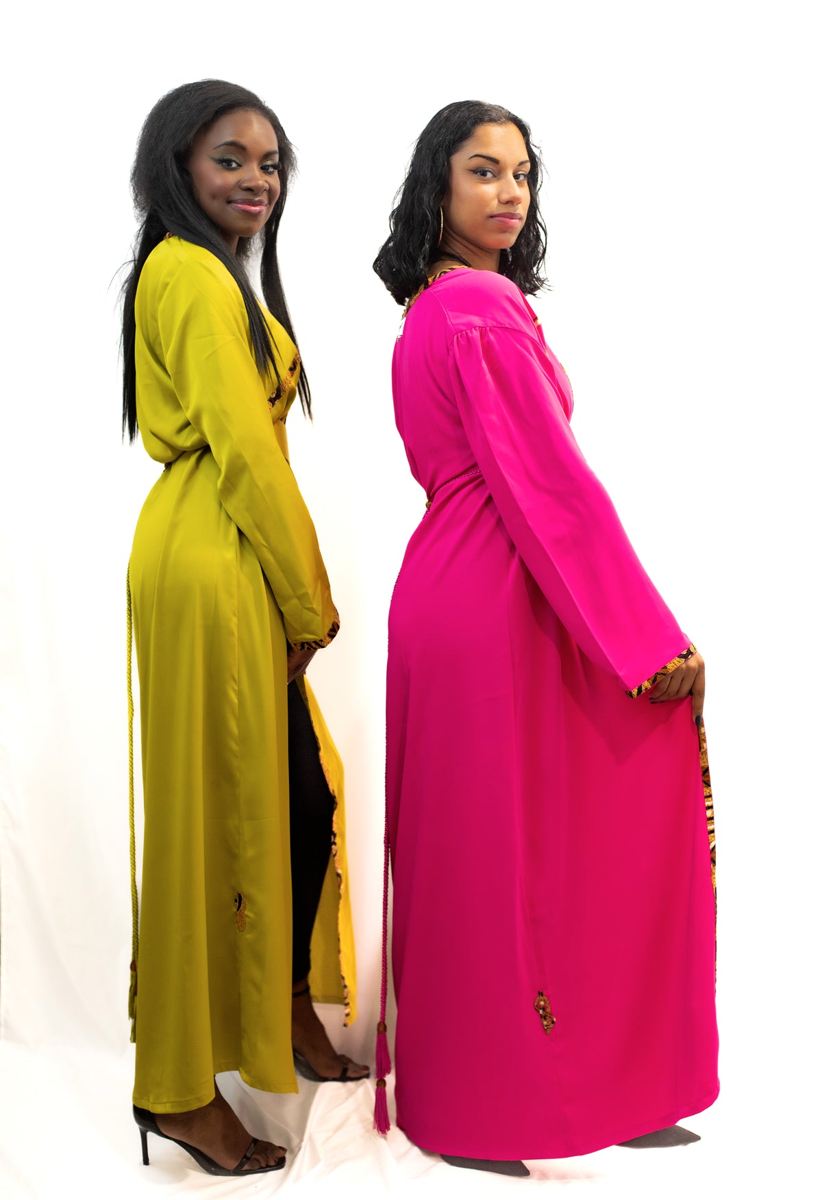 Robe caftan croisée verte avec touche de pagne africain