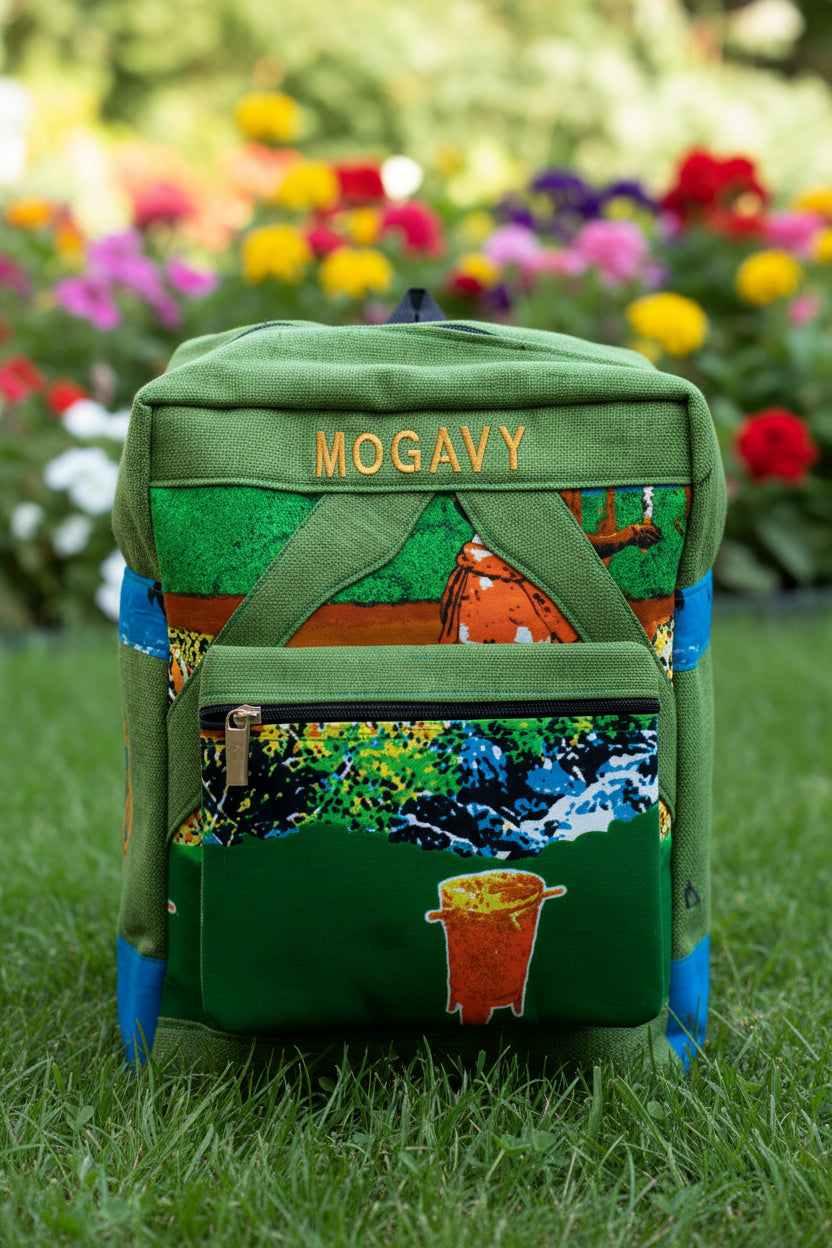 Sac à dos artisanal "Mogavy". Vert jungle et motifs traditionnels