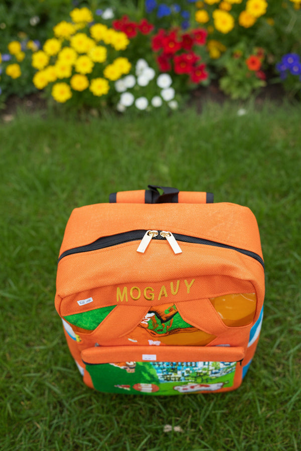Sac à dos artisanal MOGAVY. Toile de jute orange et motifs paysages africains