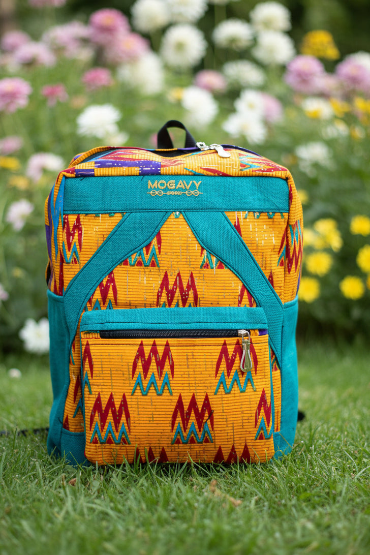 Sac à dos en pagne wax et toile de lin. Edition artisanale