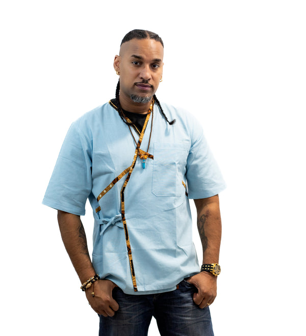 Gilet habillé Homme – bleu ciel en pur lin, détails en pagne africain