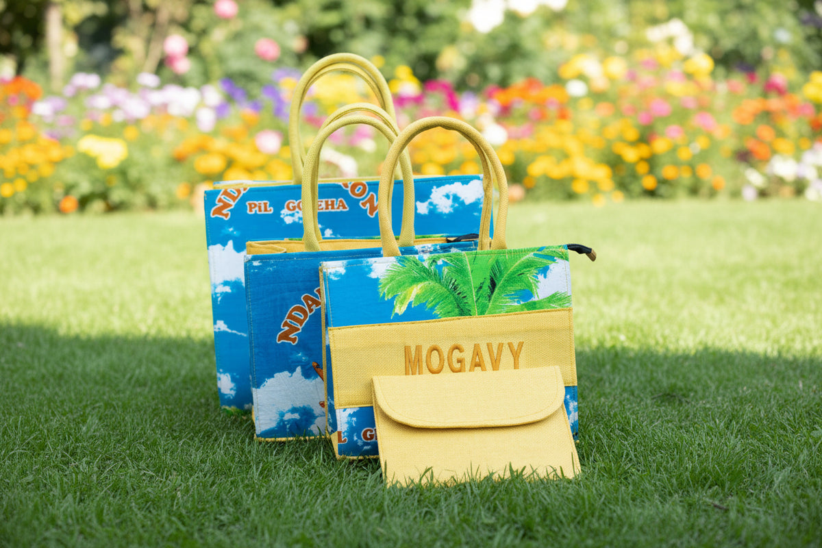 Sacs cabas évasion tropicale & pochette assortie. Jaune solaire & bleu azur