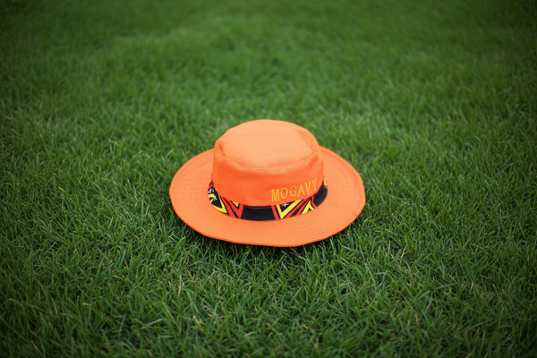 Le chapeau flamboyant. Orange mandarin & wax graphique