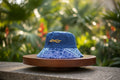 Bob ajustable en denim & pagne camerounais bleu