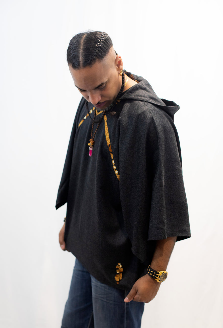 Poncho noir à Capuche en Cachemire avec touches  de Pagne Africain