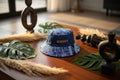 Bob ajustable en denim & pagne camerounais bleu
