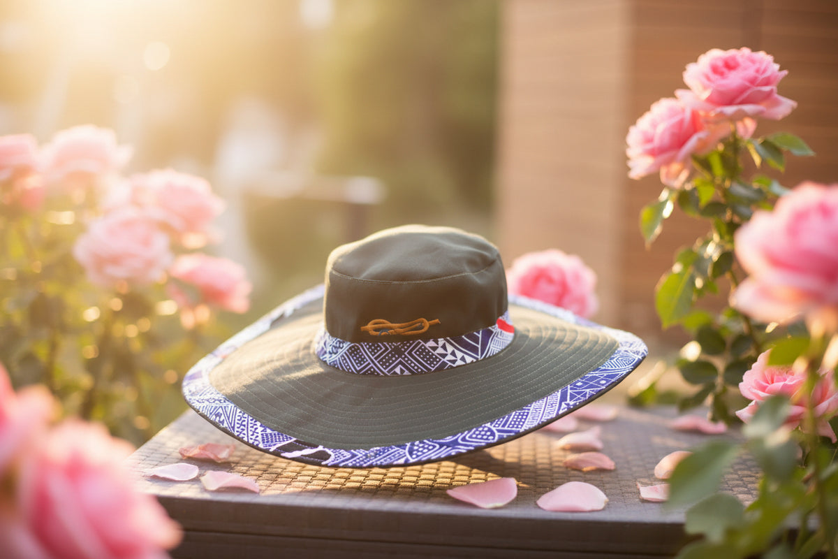 Chapeau Capeline vert sapin & bordure pagne camerounais.