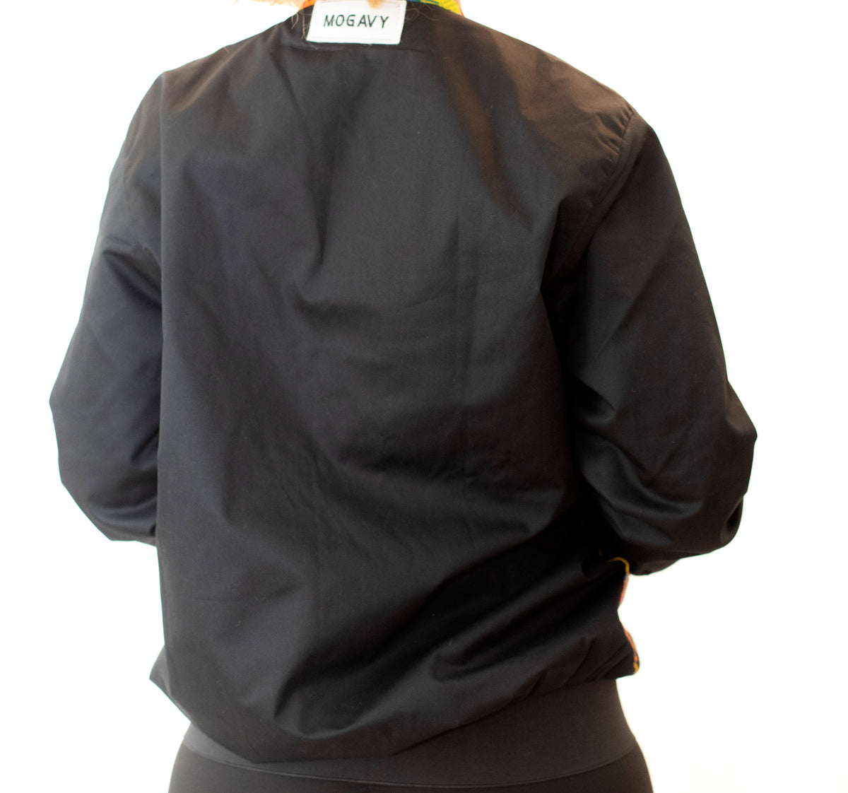 Bomber unisexe noir avec détails en pagne africain