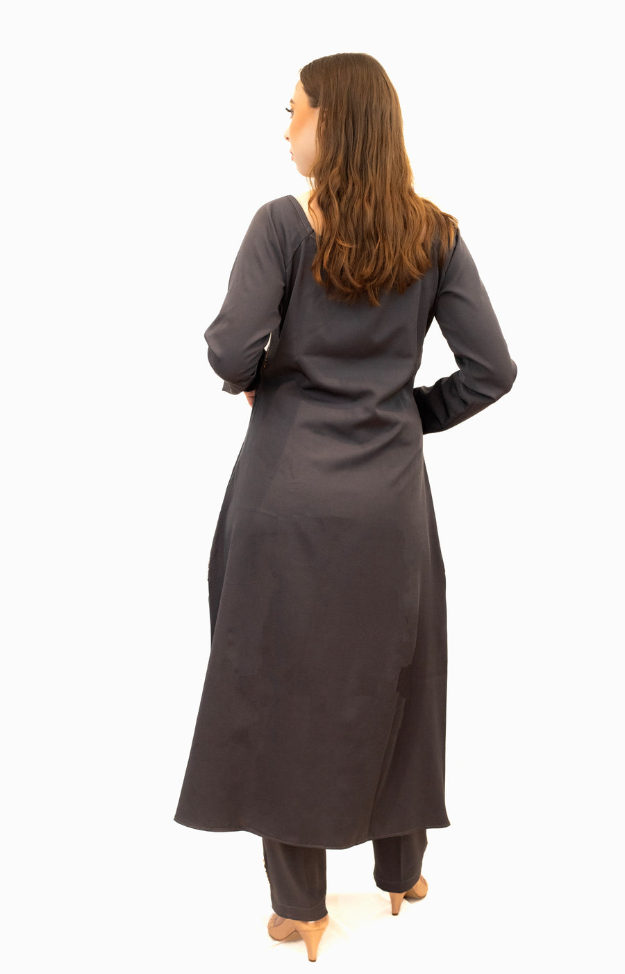 Ensemble Tunique Longue et Pantalon avec design en Pagne Africain – Gris Clair