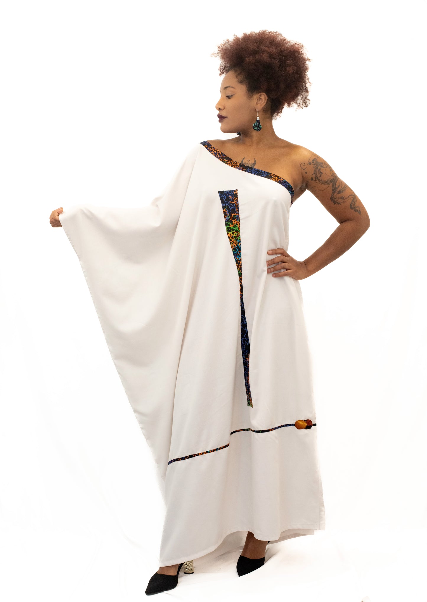 Robe asymétrique blanche – Édition unique.