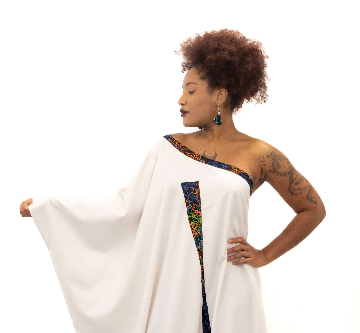 Robe asymétrique blanche – Édition unique.