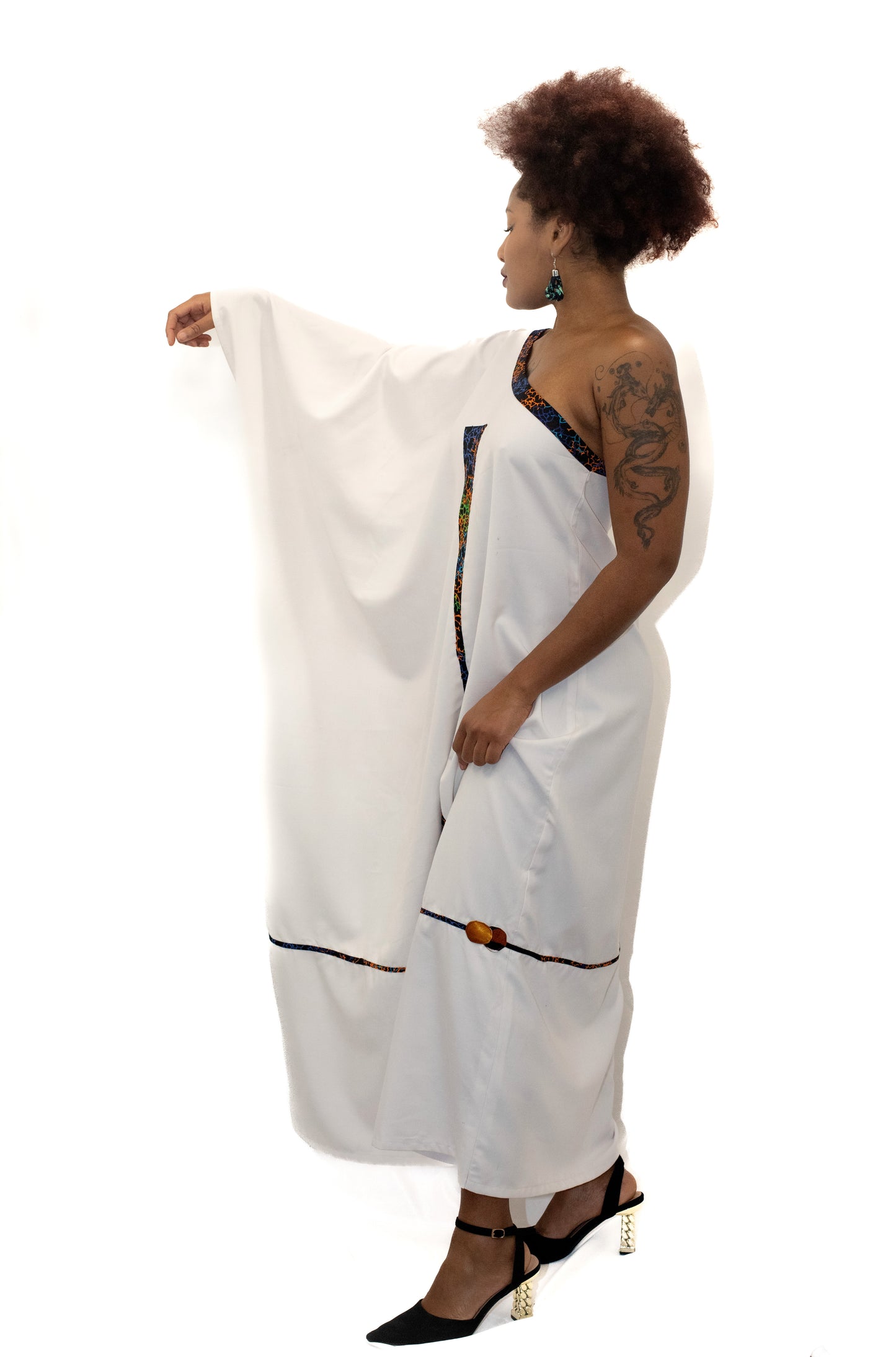 Robe asymétrique blanche – Édition unique.
