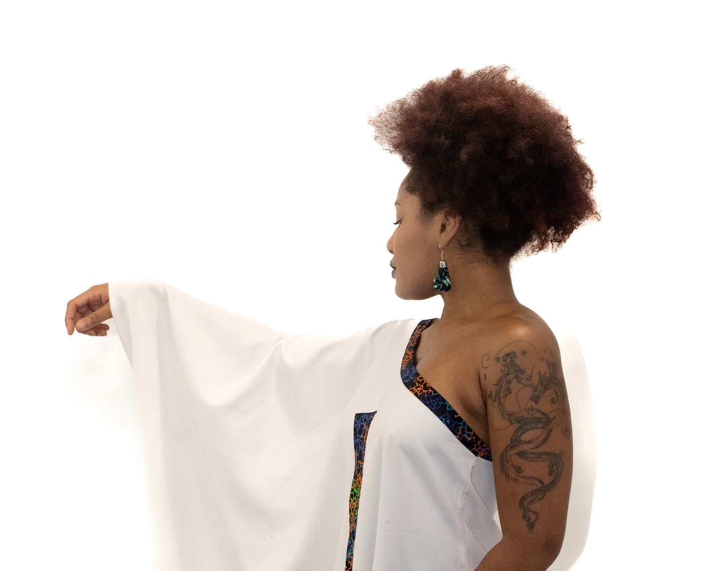 Robe asymétrique blanche – Édition unique.